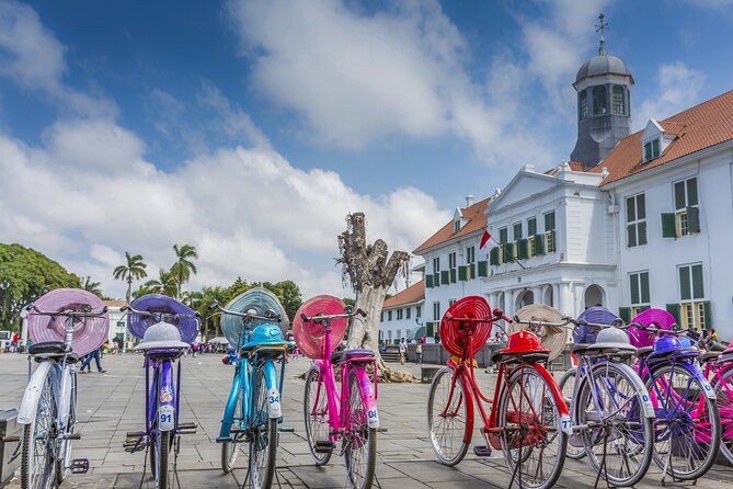 Full-Day Highlights of Jakarta Private Tour with Lunch - Lunch: a welcome pause with local food