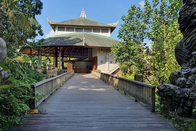 Full Day Private Tour to Ubud Waterfall and Tanah Lot Sunset - Indonesian lunch in Ubud