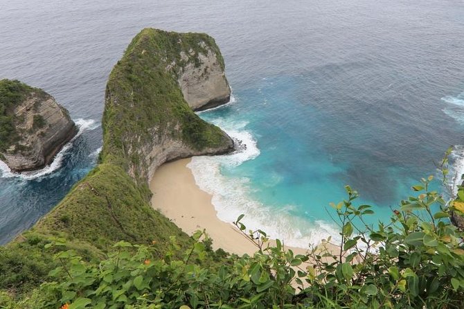 Full-Day Tour To Nusa Penida Bali - How the guide affects the day