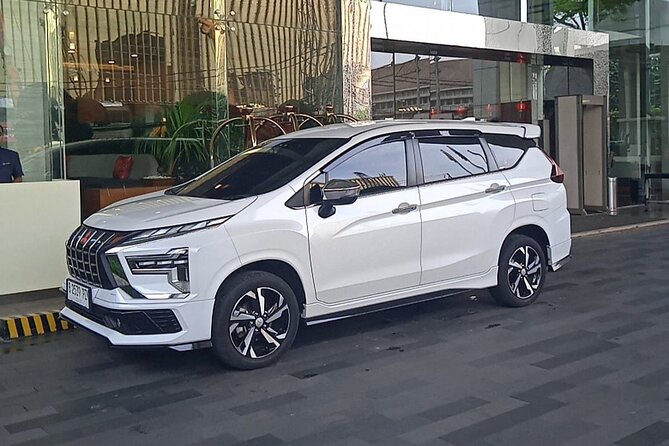 Fullday 10 hours rent a car in Jakarta city with toll & parking - Sightseeing without a fixed route