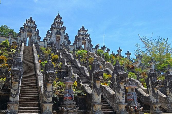 Gate Heaven of LEMPUYANG TEMPLE & East Bali Tours - Ujung Water Palace gives you space to wander