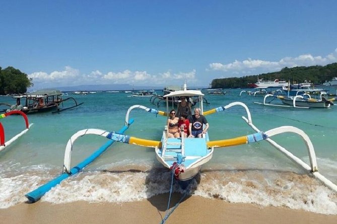 Gates of Heaven Temple and Blue Lagoon Snorkeling with All-inclusive - Lunch at Topi Inn