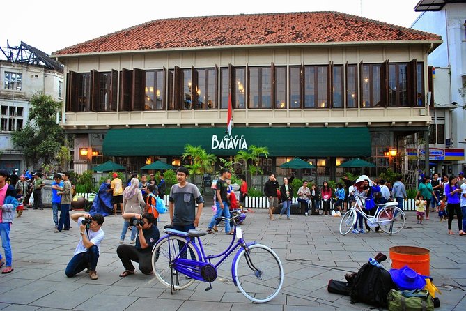 Half Day 4 Hours Jakarta City Tour - Merdeka Square and MONAS, quick photographs with little time