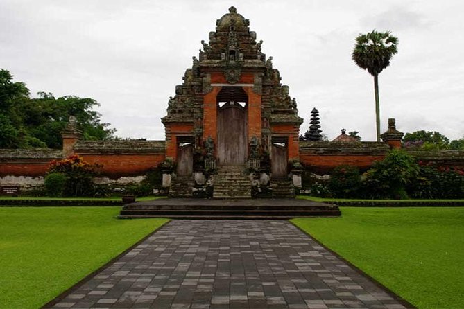 Half Day Tour: Tanah Lot Sunset & Taman Ayun Temple Included Entrance Ticket - Tanah Lot and the sunset finish