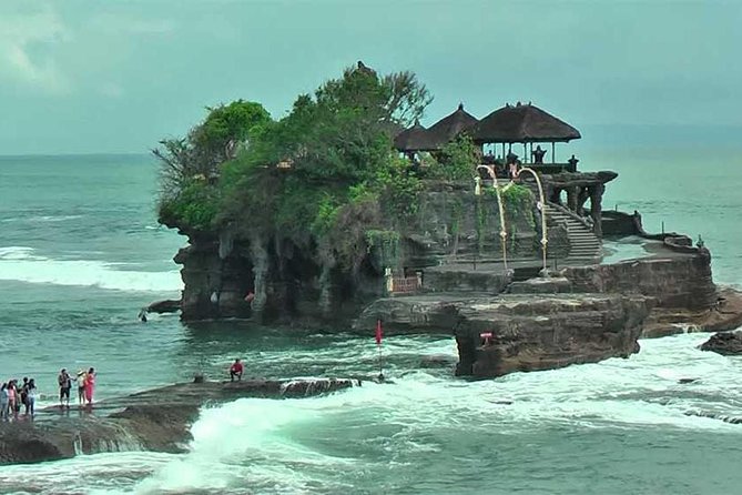 Half Day Tour: Tanah Lot Sunset & Taman Ayun Temple Included Entrance Ticket - The road to Tanah Lot