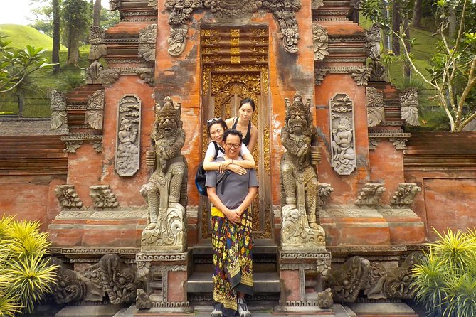 Half-Day Ubud Electric Cycling Tour to Tirta Empul Water Temple - Guides, safety, and the human side of the tour