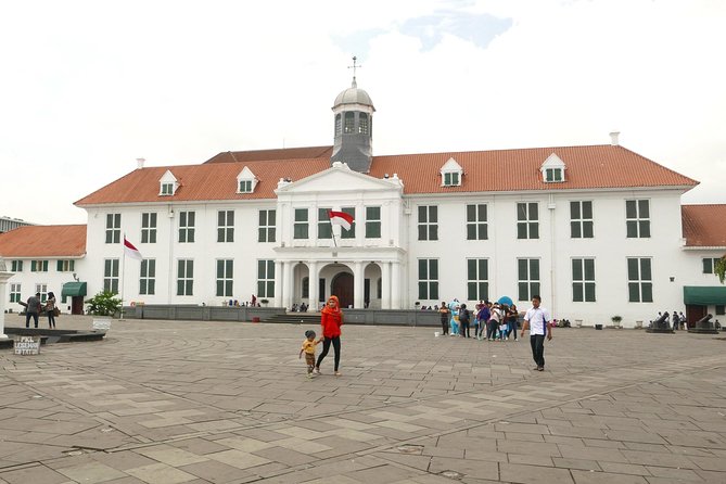Halfday Batavia by Night with dinner at Cafe Batavia & souvenir - What the private format really adds