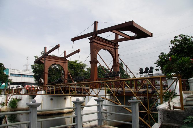 Halfday Excursion Old city Batavia with Lunch and Souvenir - Batavia Café and Fatahillah Square