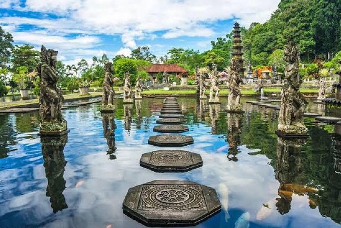 Heaven Gate (Lempuyang) - Tirta Gangga - FREE WIFI - Lempuyang Temple and the Mount Agung view