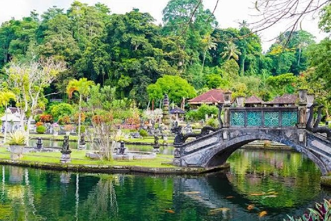 Heaven Gate (Lempuyang) - Tirta Gangga - FREE WIFI - Padangbai and the one-hour coastal stop