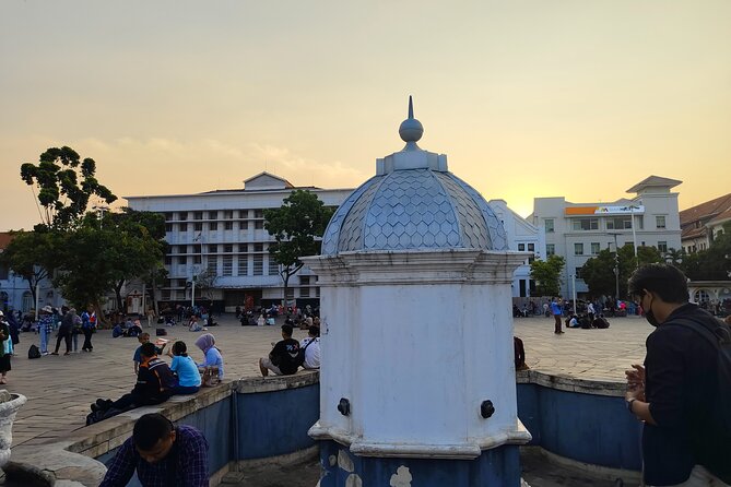 Highlights of Jakarta City : Half-Day Tour All around Jakarta - Entering Dharma Bhakti Temple in Glodok