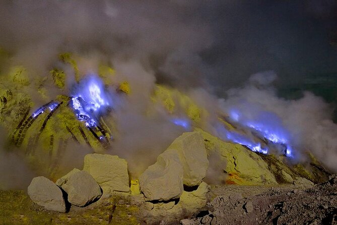 Ijen Blue Fire Trekking - Entering the crater for the blue fire