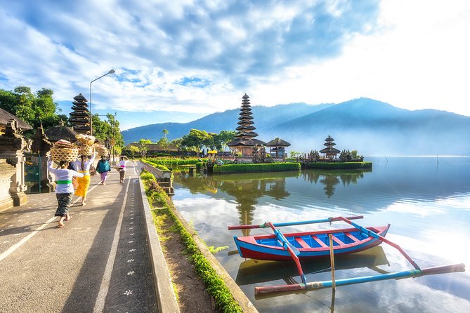 Instagram Tour in Bali: The Most Beautiful Spots - Handara Gate and the Art of the Quick Photo Stop