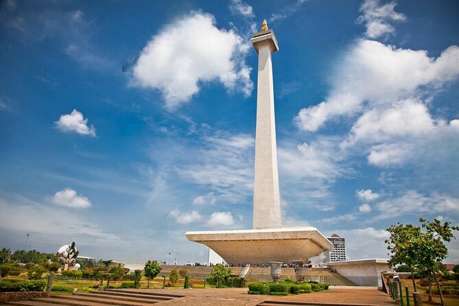Jakarta Full-Day Highlights Tour with Transfer - Makutharama Puppet Studio and wayang kulit