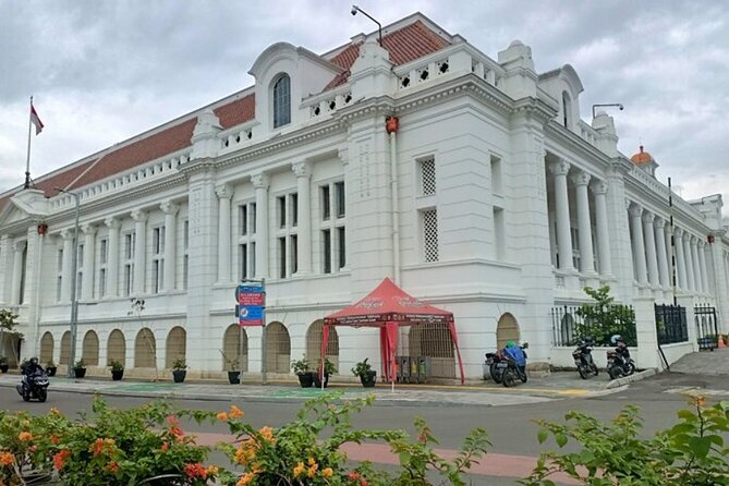 Jakarta Indonesian Culture in half Day - Batik shopping, with room to browse
