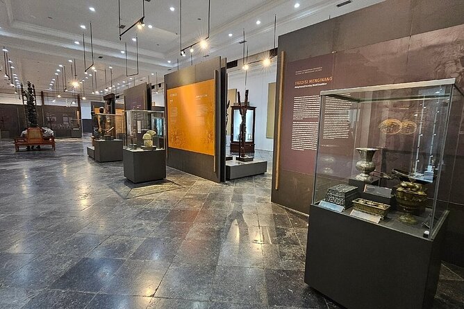 Jakarta: Miniature Park, National Museum & Traditional House Tour - The National Museum’s archaeology and ethnic collections