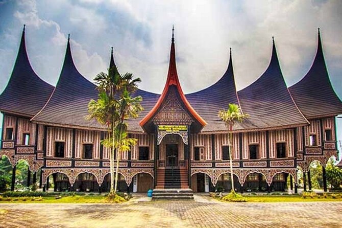 Jakarta: Miniature Park, National Museum & Traditional House Tour - A half-hour at Jalan Surabaya