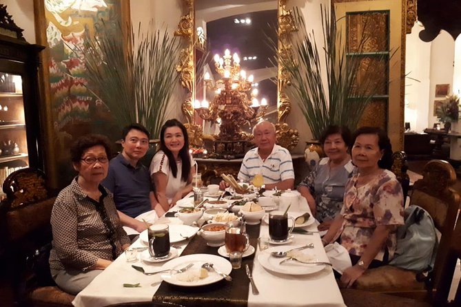 Jakarta Private Tour with local Guide & Lunch - What the private vehicle adds