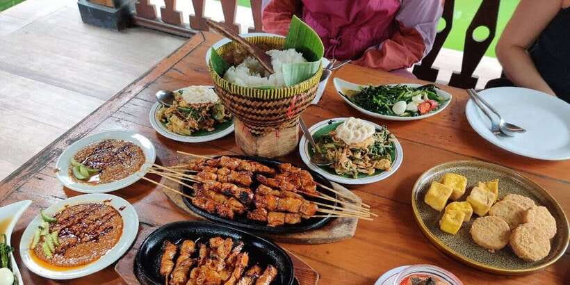 Jakarta: Volcano, Tea/Rice Fields, Hot Spring, Local Food - Subang rice fields and village views