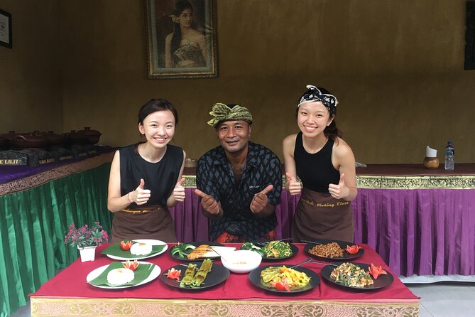 Jambangan Bali Cooking Class - Entering a Balinese home in Kelabang Moding