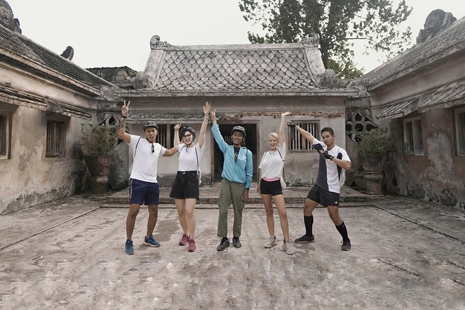 Jogja Hidden Gems - Cycling Tour - Royal grounds, the Kraton area, and Tamansari