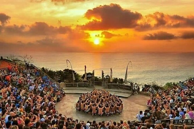 Kecak fire dance and uluwatu temple tour - free wifi - Who will enjoy this private Bali evening
