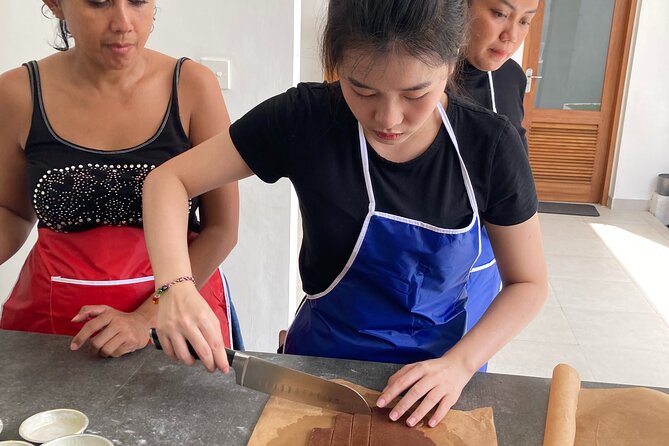 Kerobokan French Pastry and Bakery class for Adult - Working with dough, creams, and fillings