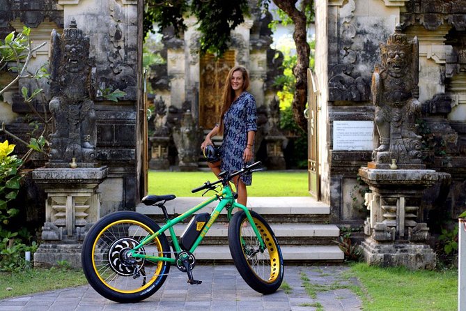 Kuta Beach eBike Private Tour - A food stop near the Satria Gatotkaca Statue