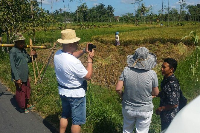 Lombok Private Sasak Tour (Culture & Beaches) - Sukarara: Watching Lombok Cloth Take Shape