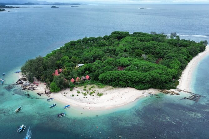 Lombok Private Tour-Car Hire With Full day Customize Trip - Mataram and Pura Agung Narmada
