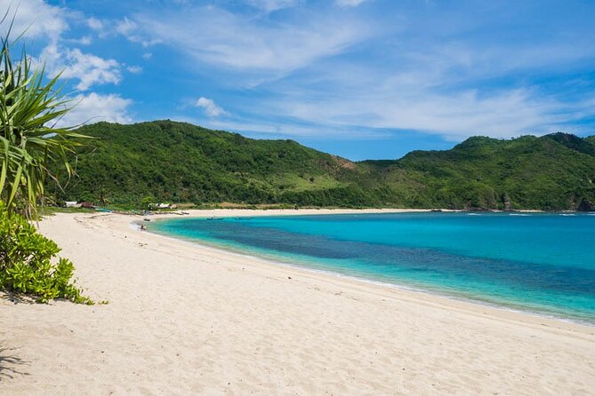 Lombok Tour For Cruise Passangers - Kuta Beach: a short stop for photographs