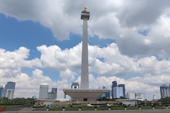 Look at Jakarta Local Experience Tour With Boating - Traffic, weather, lunch, and the real pace