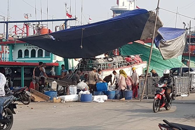 Look at Jakarta Local Experience Tour With Boating - Glodok Chinatown and Petak Sembilan Temple