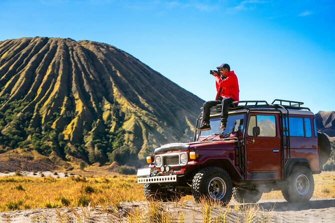 Mount Bromo Sunrise – Exclusive Guided Tour (All-Inclusive) - Waiting for sunrise at Penanjakan