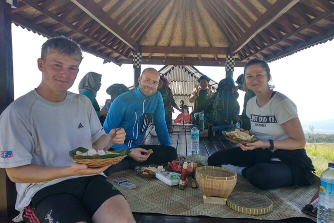 Mount Rinjani 3D2N Private Trek – Summit, Crater Rim & Hot Spring - The guide and porter service