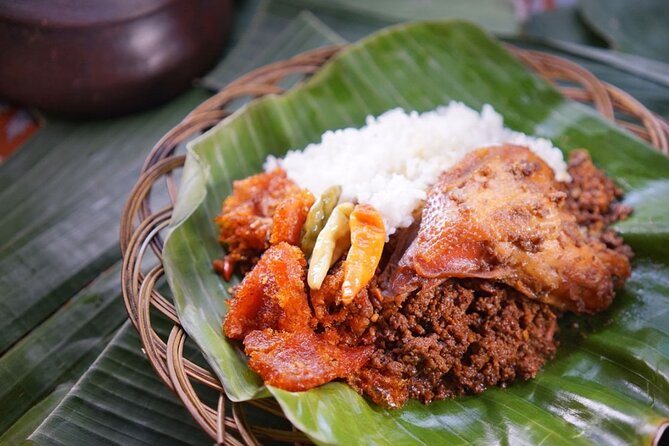 Night Walking Tour-Malioboro street food with guide at Yogyakarta - Zero Kilometer and the March 1 monument