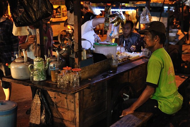 Night Walking Tour-Malioboro street food with guide at Yogyakarta - Charcoal coffee near Yogyakarta Station