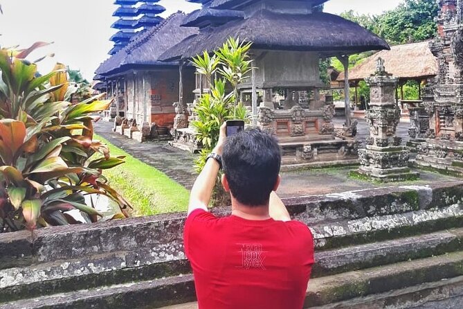North Bali: Sekumpul Waterfalls and Ulun Danu Temple Tour - Ulun Danu Beratan and the famous lake view