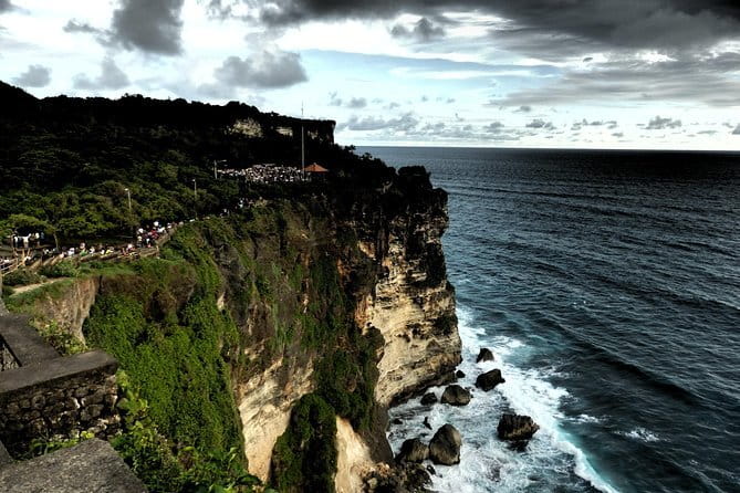 Nusa Penida 2Day 1Night With Accomodation - Tree House and Thousand Island View Show the East Coast