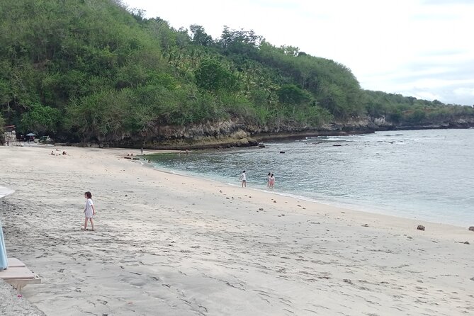 Nusa Penida East And West Full Day Private Guided Tour - A simple Indonesian lunch at Happy Cafe Penida