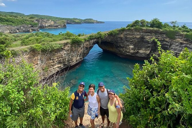 Nusa Penida Land Tour and 4 Points Snorkeling with Manta - Lunch before the afternoon coast