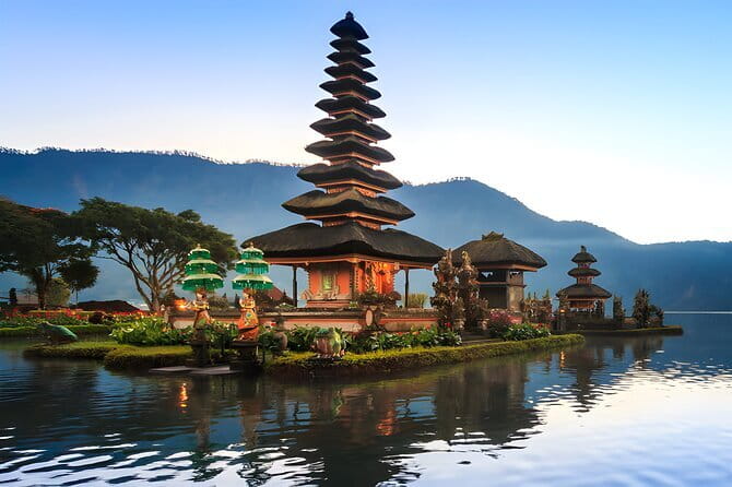 One Day Jatiluwih UNESCO, Ulun Danu Beratan, Banyumala Waterfall - Handara Gate is a short photo stop