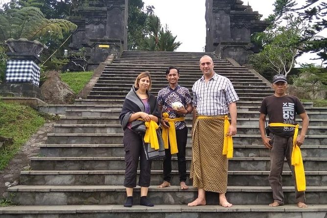 One Day Trip : Bogor Highland Waterfall Tour With Lunch - Meeting wayang golek at Pak Dase