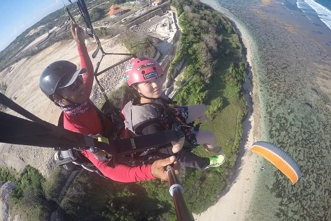 Paragliding Bali at Uluwatu Cliff with Photos/Videos - Safety gear, pilot support, and the tandem format