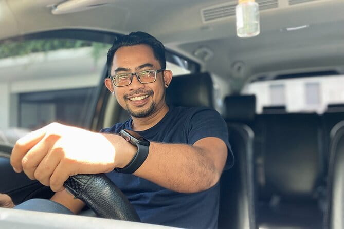 Private Bali Airport Transfer - Kuta, Seminyak, Jimbaran Area - Meeting Hari and finding your driver