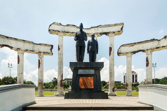Private Day Tour Surabaya Historiculture - Key points at a glance