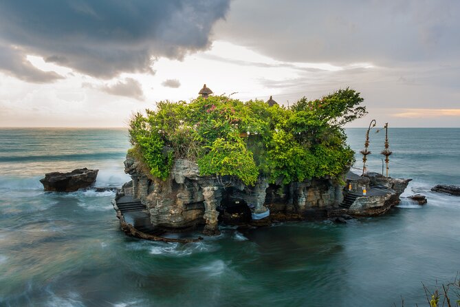 Private Full-Day Handara, Ulun Danu, Jatiluwih and Tanah Lot Tour - Handara Gate gives you the first photo stop