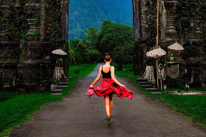 Private Full-Day Handara, Ulun Danu, Jatiluwih and Tanah Lot Tour - Indonesian buffet lunch overlooks Jatiluwih country