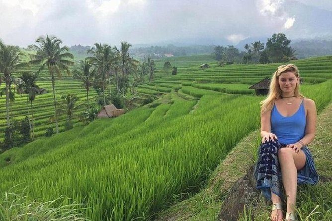 Private Full-Day Tour Jatiluwih Rice Terrace and Tanah Lot Temple - Tanah Lot at the edge of the sea