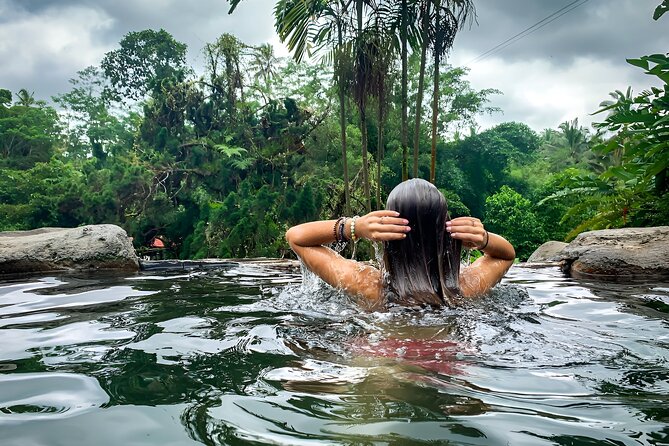 Private Full-Day Tour: Ulun Danu Beratan Temple, Jatiluwih and Tanah Lot Temple - Ulun Danu Beratan beside the mountain lake